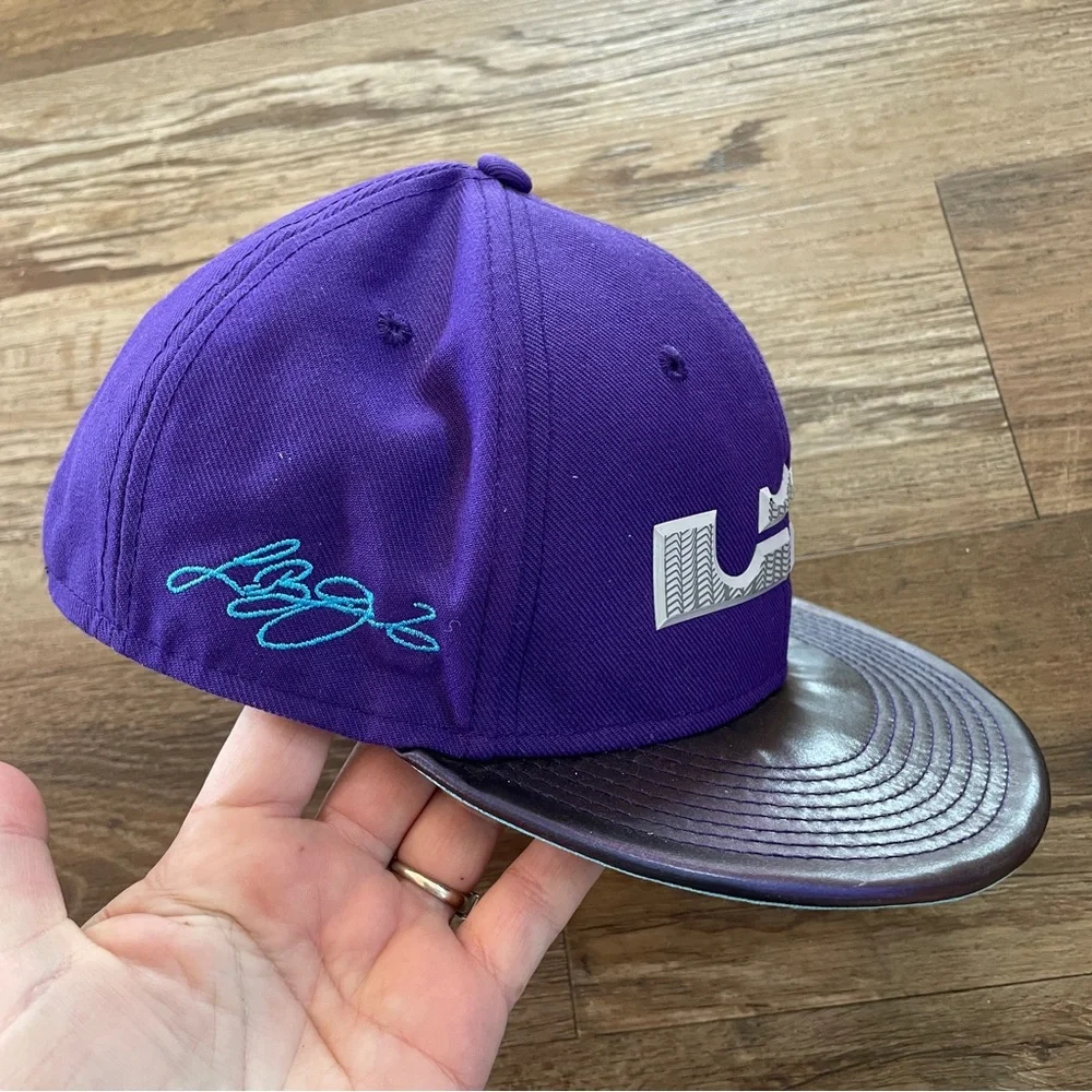 Nike True LeBron James 11 Summit Hornets SnapBack